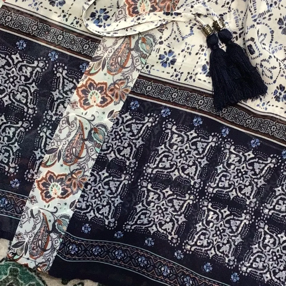 Christopher & Banks Semi Sheer Blue White Patterned Kimono Top Sz.S/M - Picture 9 of 10